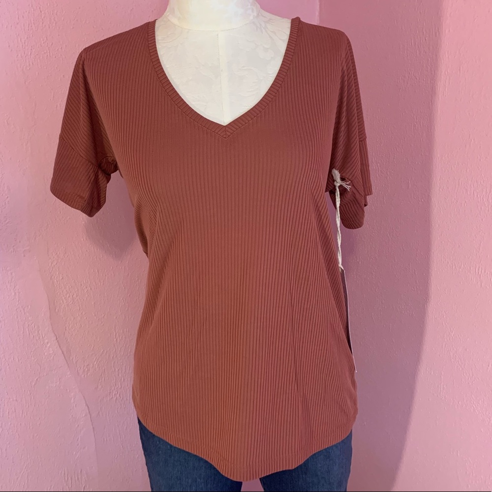 Rusty red ribbed v-neck